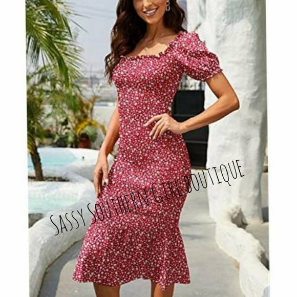 🆕⭐Red floral smocked bodycon midi dress - Picture 4 of 7